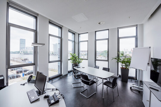 Germany, Berlin, office with view to Spree