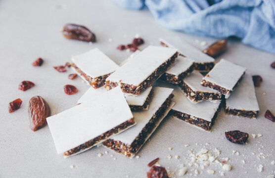 Fruit bars, almonds, raisins, cranberries, oat flakes and dates