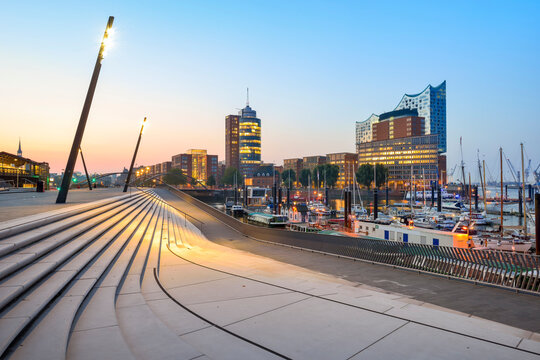 Germany, Hamburg, Hanseatic Trade Center, Elbphilharmonie and harbor in the morning