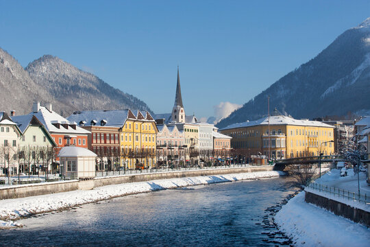 Austria, Bad Ischl, Spa Town, Traun river in winter