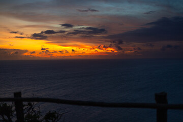 Obraz premium Panoramic sunset over Indian Ocean from Uluwatu cliffs, Bali, Indonesia