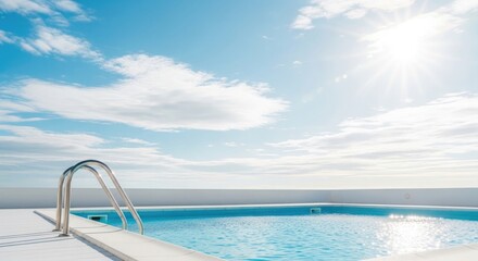 Obraz premium Rooftop swimming pool with clear blue sky and bright sunlight