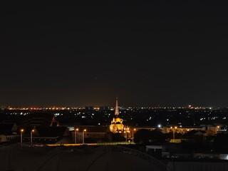 Obraz premium The beauty of the night on the rooftop.