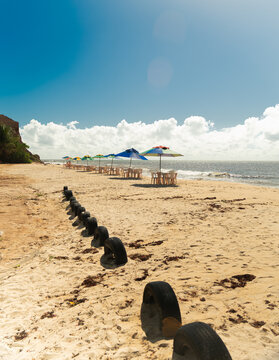 Beach Umbrella and Chairs by a Beautiful Tropical Sea in Brazil (Guarda-sol e cadeiras de praia &agrave; beira de um belo mar tropical no Brasil.)