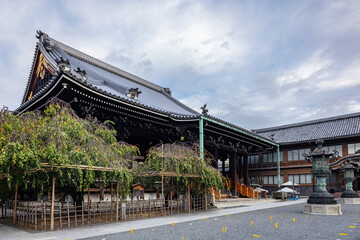 Fototapeta premium Ornate Founder Hall at Higashi Honganji Temple Kyoto with sweeping rooflines and traditional Japanese craftsmanship, Kyoto, Japan 