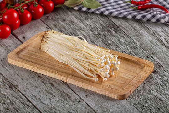 Raw organic fresh enoki mushrooms