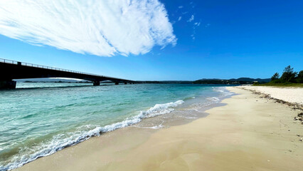 沖縄県北部 古宇利大橋とエメラルドグリーンの海 絶景 やんばる 古宇利島 © creamfeeder
