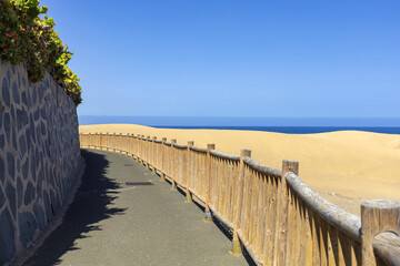 Obraz premium Pathway through Maspalomas sand dunes