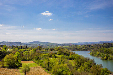 Naklejka premium Scenic countryside landscape with lake in Tuscany, Italy