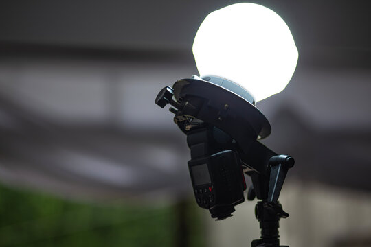 Professional Camera Speed light Flash with Soft Sphere Diffuser on Stand