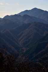 Obraz premium 丹沢の仏果山山頂 展望台からの眺望 大山 