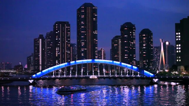 隅田川とリバーシティ21の夕景色