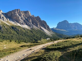 Obraz premium Puez-Geisler Nature Park (Dolomites UNESCO World Heritage Site) - Naturpark Puez-Geisler - Südtirol, Italia (Dolomiten UNESCO Welterbe) - Parco Naturale Puez-Geisler - Alto Adige, Italia (Dolomiti)