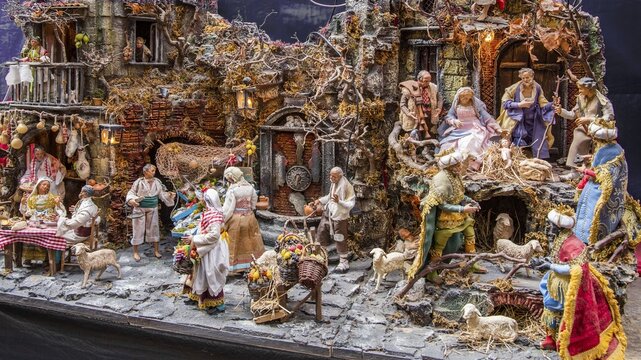 Typical Neapolitan Christmas cot at a stall in the cot alley Via San Gregorio Armeno in the old town, Naples, Gulf of Naples, Campania, Southern Italy, Italy