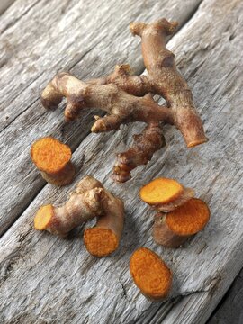 Fresh turmeric  or tumeric root (Curcuma longa)