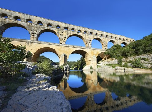 Roman aqueduct, Pont du Gard, Nimes, France
