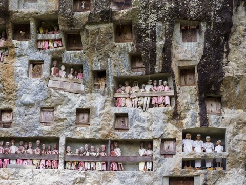 Ancient tombs, rock tombs, Lemo, Tana Toraja, Sulawesi, Indonesia