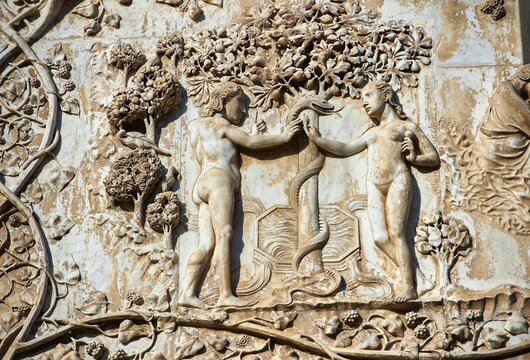 Adam and Eve with the snake, relief at the facade of Orvieto Cathedral, Cattedrale di Santa Maria Assunta, Orvieto, Umbria, Italy