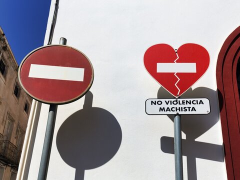 Two road signs cast shadows, no entry, broken heart, inscription No Violencia Machista in a campaign against domestic violence, violence against woman, Cuevas del Almanzora, Almer&iacute;a, Andalusia, Spain