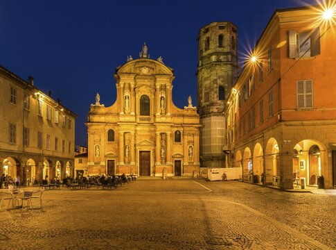 Piazza and Church of San Prospero at night, Reggio Emilia, Emilia-Romagna, Italy