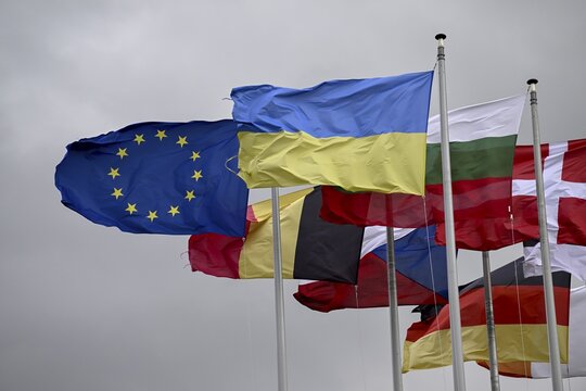 Ukrainian and EU flag in the wind in front of the European Parliament, Louise Weiss Building, Strasbourg, D&eacute;partement Bas-Rhin, Alsace, France