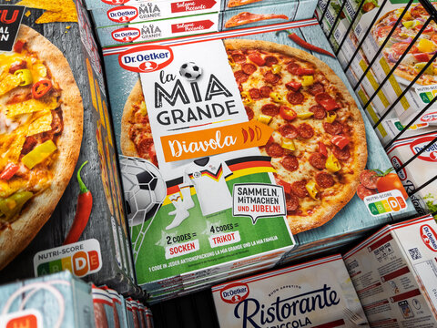 Delicious Dr. Oetker La Mia Grande Diavola Pizza