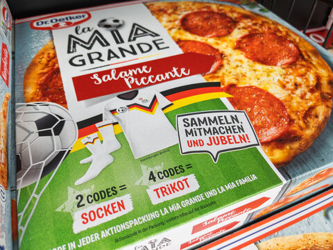La Mia Grande Salame Piccante Pizza Promotional Packaging