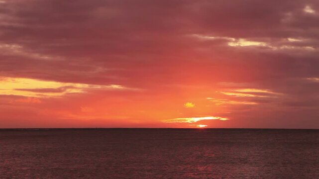夕焼け空と海