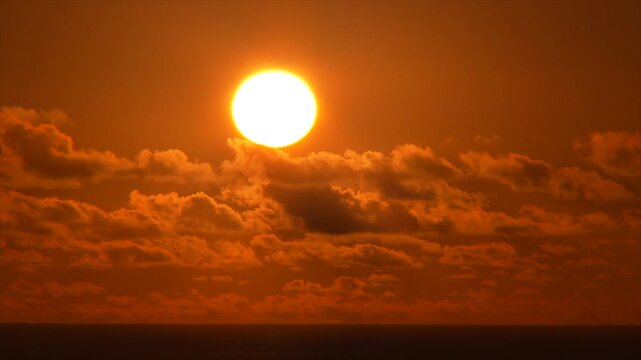 小笠原父島三日月山展望台・ウェザーステーションから夕焼けと夕陽