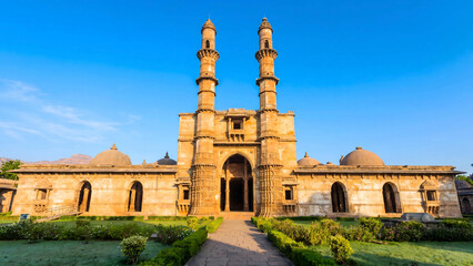 Sidi Saiyyed Mosque with twin minarets and domes in Ahmedabad © erna