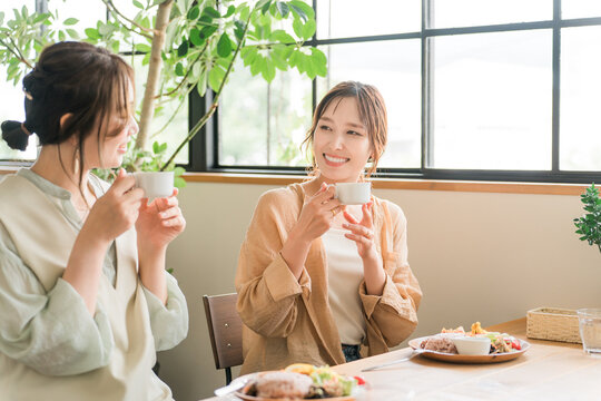 Women enjoying a delicious lunch with their female friends/mom friends (girls' get-together)