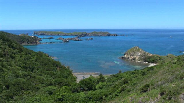 小笠原父島の中山峠ら見るブタ海岸と南島