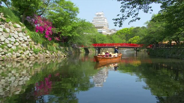 姫路城と内堀を巡る観光和船「はりま」