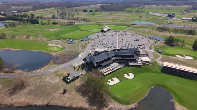 View of the TPC Toronto Golf Course featuring the clubhouse and adjacent parking lot. Ideal for use in golf-related content or travel promotions.
