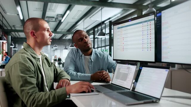 IT Service Managers Collaborating At Desk