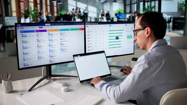 Human Resource Manager Uses Payroll Software