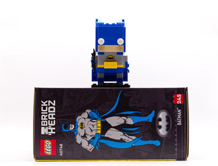 Obraz premium Bologna - Italy - April 12, 2026: Lego brickheadz batman figure standing on its original packaging box over a white background.