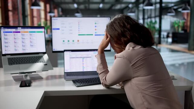 Payroll Manager Carefully Reviews Software