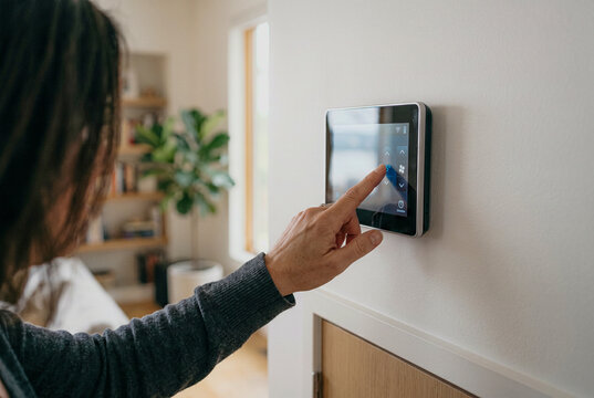 スマートホームの空調操作パネル