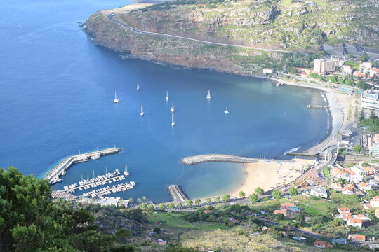 Baia de machico e porto de abrigo marina