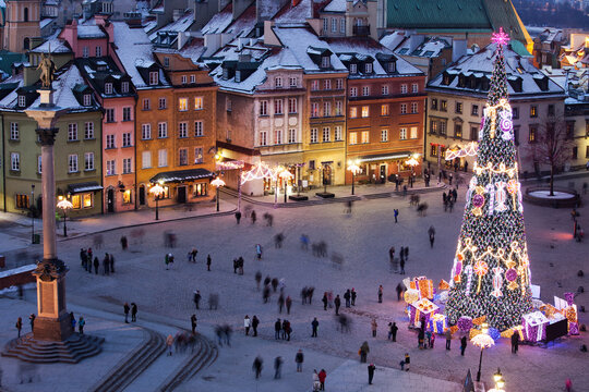 Poland, Warsaw, view to Castle Square with Sigismund's Column and lighted Christmas tree by night