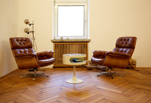 Apartment equipped with vintage furnitures