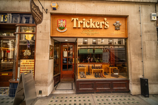LONDON -  JERMYN STREET ST JAMES'S - Tricker's English shoemakers luxury footwear