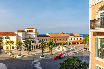 Fototapeta premium Phu Quoc, Vietnam - January 3, 2026: Panoramic morning view of Sunset Town square with Mediterranean-style architecture and central fountain by the sea