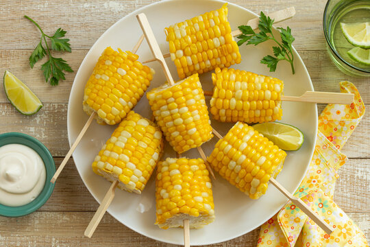 cooked corn on the cob