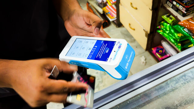 cashless payment process with touchscreen pos machine in modern retail store