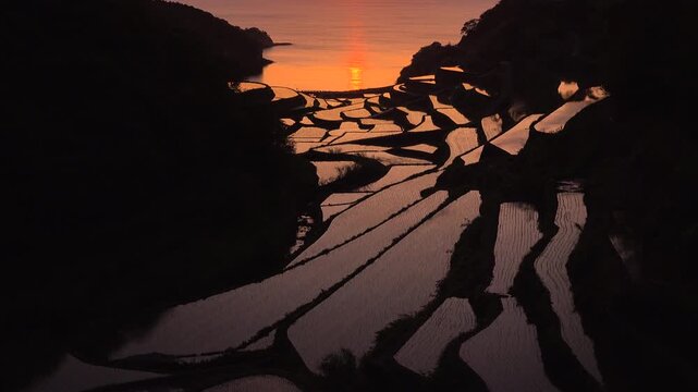 佐賀県玄海町 浜野浦の棚田 夕日