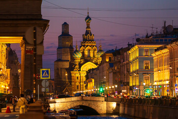 Fototapeta premium Beautiful view of the Church of the Savior on Spilled Blood and the Griboyedov Canal.