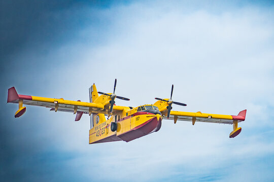 Canadair CL-215 fllying exhibition (San Javier, Spain)