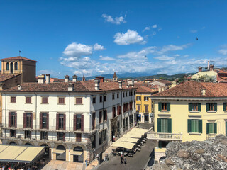 Obraz premium street view of historic buildings in verona city center
